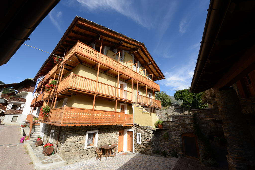 Vieilles Maisons D'Introd Exterior foto