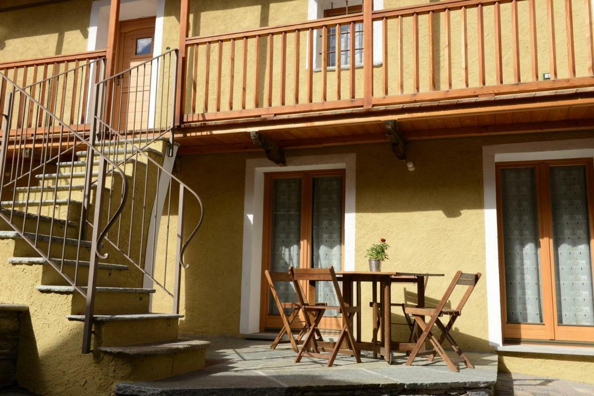 Vieilles Maisons D'Introd Exterior foto